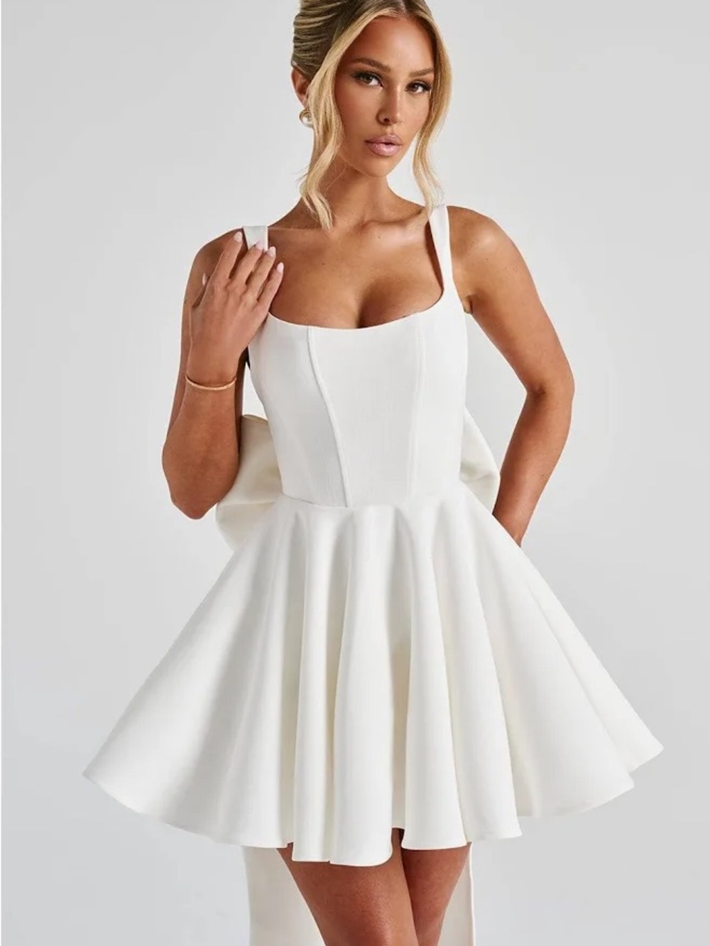 Elegant White Mini Dress with Sculpted Bodice